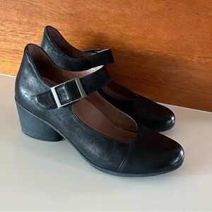 Dansko women’s “Roxanne” black leather Mary Janes size 41